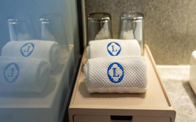 Shanghai Songjiang Sheshan LanOuShangPin Hotel