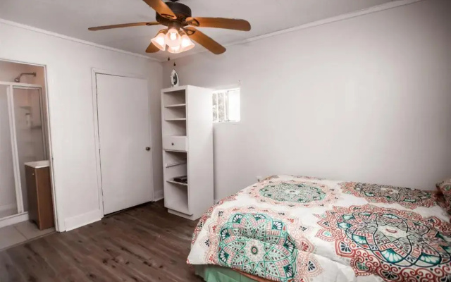 HISTORIC HILL APT2 (Downstairs)