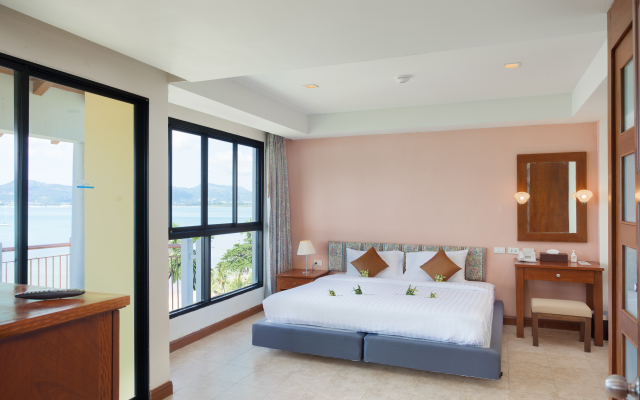 By The Sea Hotel