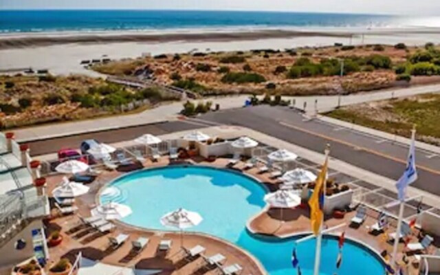 Port Royal Oceanfront Hotel