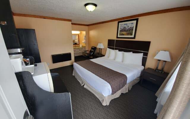 Travelodge by Wyndham Golden Sportsman Lodge