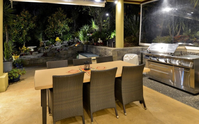 Boutique House with Endless Views