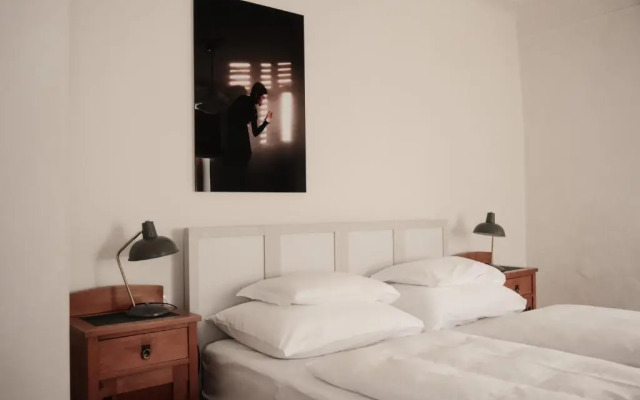 1477 Reichhalter Eat & Sleep