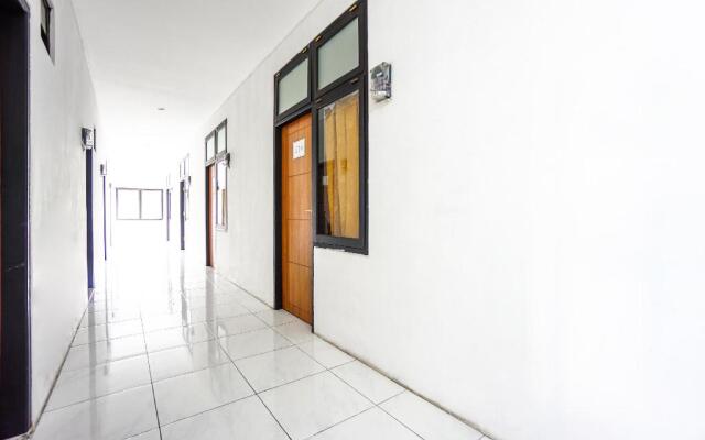 OYO 1693 Edward Residence Malalayang