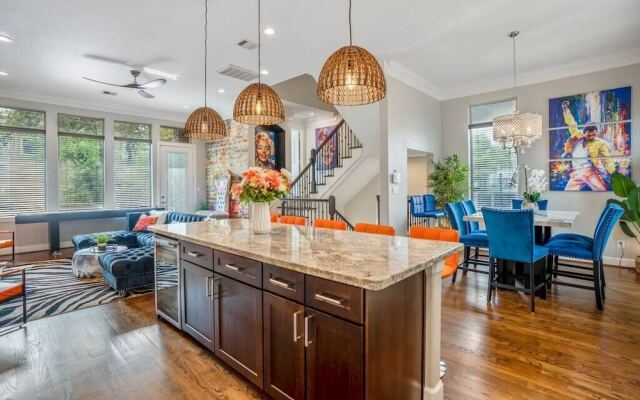 Posh Dtwn Midtown Home w Stunning Roof-topterrace