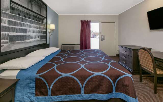 Super 8 by Wyndham Lubbock Civic Center North