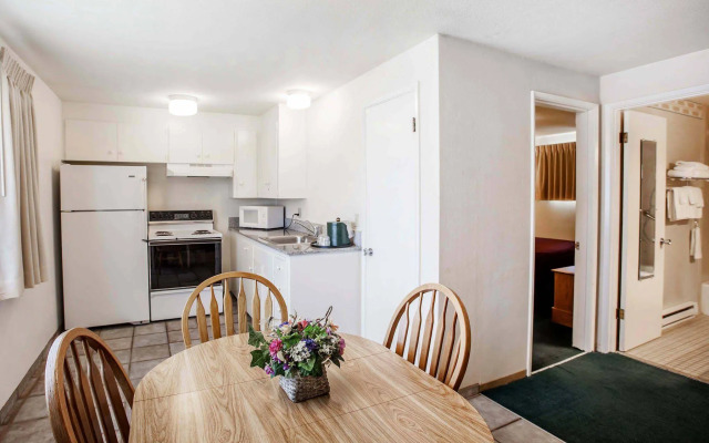 Quality Inn & Suites Bremerton near Naval Shipyard