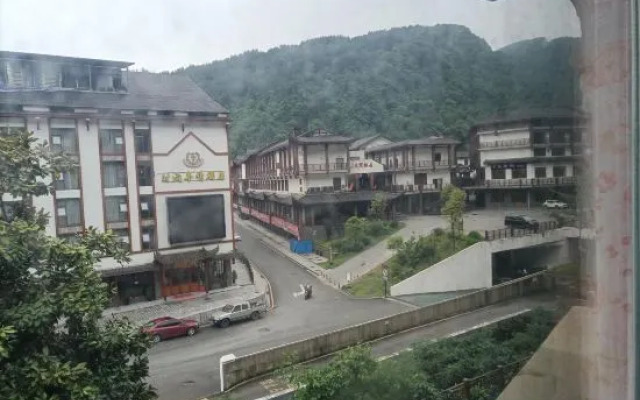 Yunmu Inn
