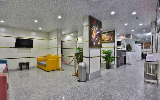 OYO 285 Masharef Furnished Units In