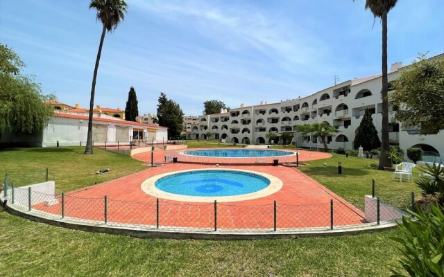 Albufeira Twins 1 With Pool by Homing