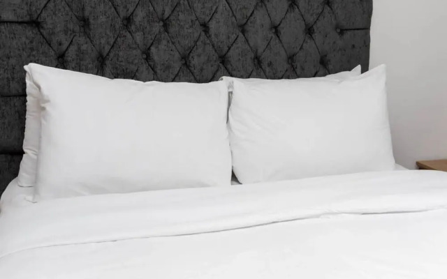 Contemporary 2 Bedroom Apartment on Columbia Road