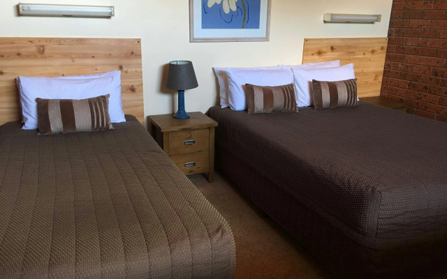 AAt 28 Goldsmith Motel – Guest Rooms – Hamilton