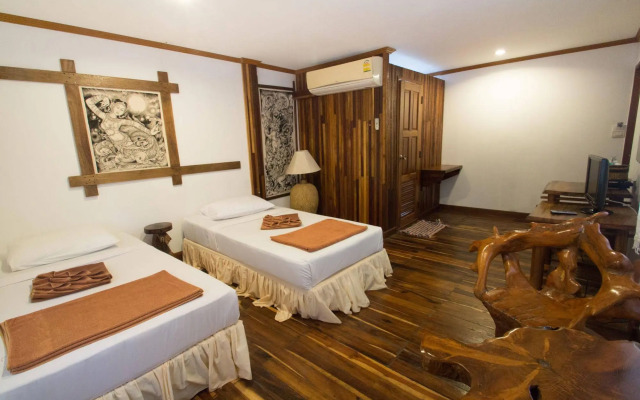 Tropical Garden Bungalow