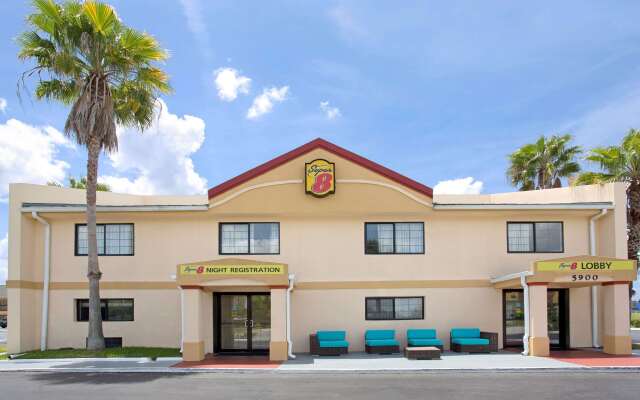 Super 8 by Wyndham Orlando International Drive