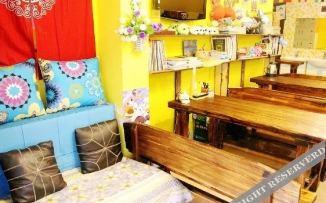 Yinghua Xiaoyu Hostel