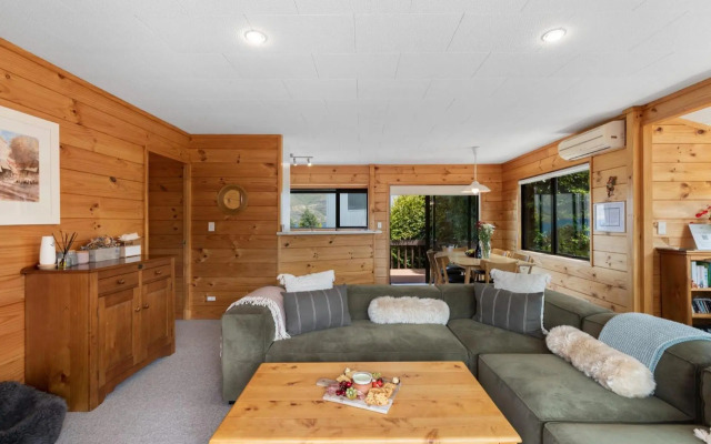 Tranquil Heights Holiday Home