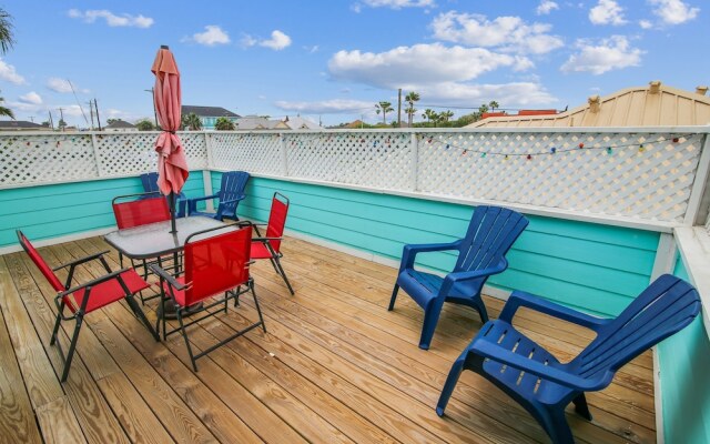 The Turquoise Turtle 4 Bedroom Home