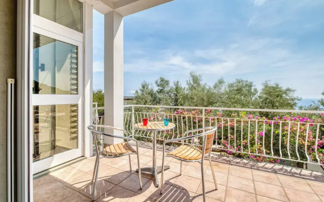 Villa Luce del Sol with Pool - L