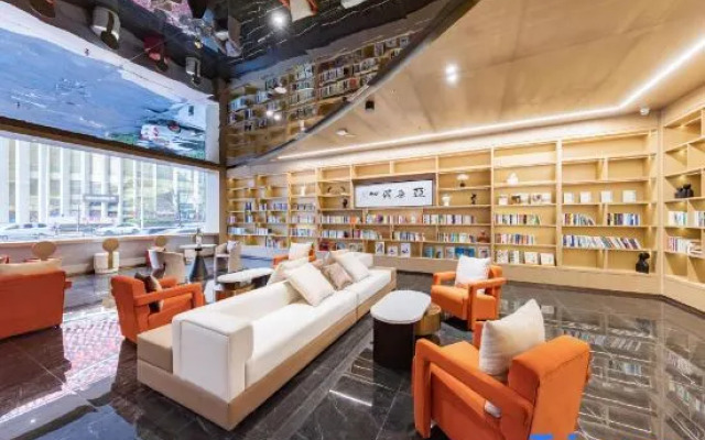 Wuhan Chuhe Hanjie hanxiu theater Atour Hotel