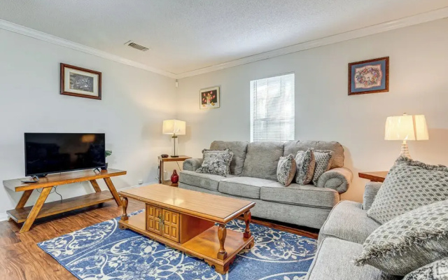 Charming Satsuma Home ~ 14 Mi to Mobile!