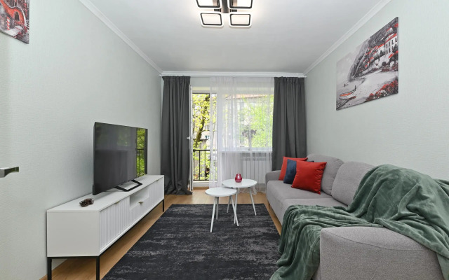 New Life (Нью Лайф) на Партизанском переулке