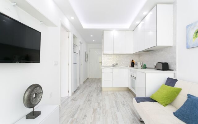 103. Apartment with Enchanting Pool View