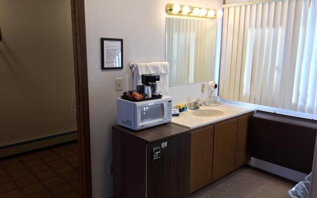 Coho Motel and Suites