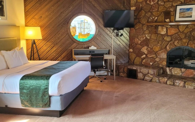 Pictured Rocks Inn & Suites