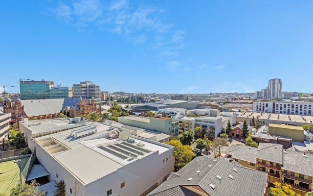 Fortitude Valley 2bed Parking Pool Showground Qfv010