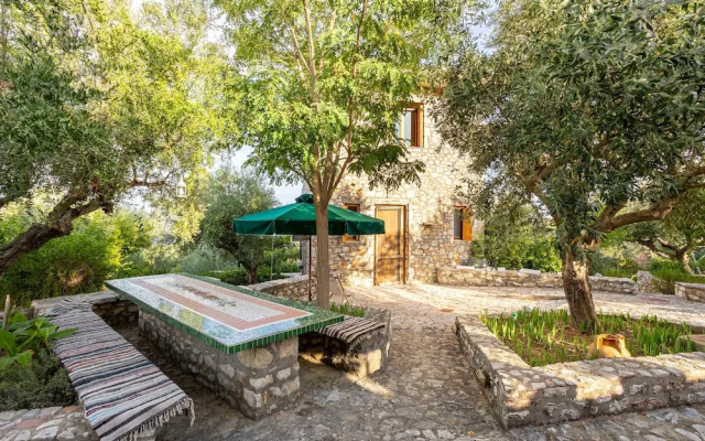 Stone Farmhouse in Groves - Sea Mountain Views