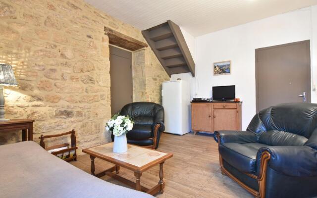 Vintage Holiday Home in Besse with Swimming Pool