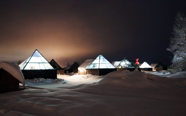 Aurora Pyramid Glass Igloos