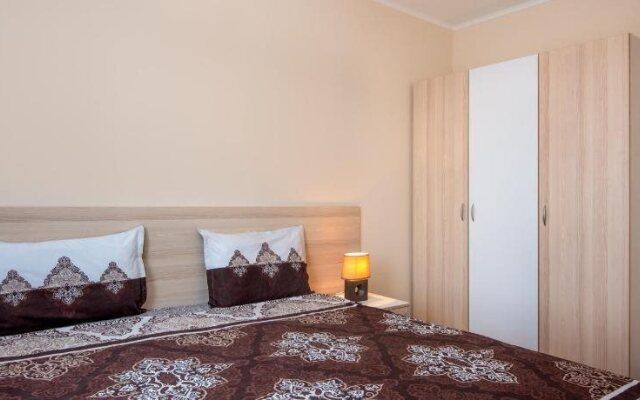 Esteban Apartcomplex