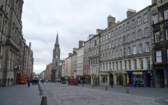 Clamshell Land - Royal Mile