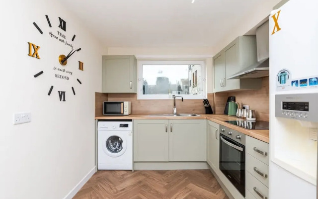 1 Bed-ground Floor-free Parking
