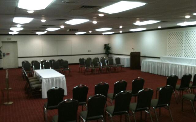 Trade Winds Central Inn