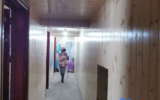 Wugongshan Jinding Hefeng Chinese Inn