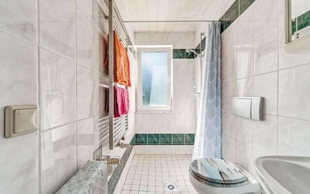 Cozy Apartment Near Trails