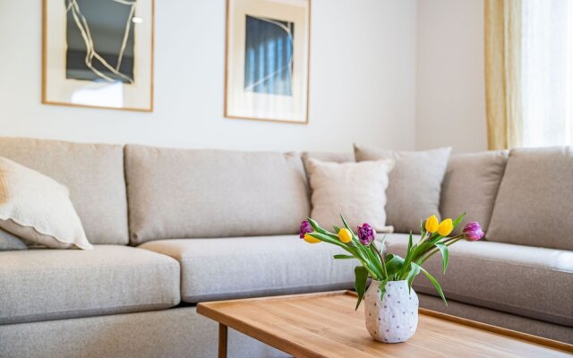 Sea Eagles Landing by Revelstoke Vacations