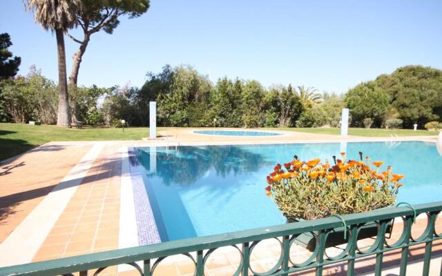 Sunny and Cozy Apartment, Lago Azul by Trip2Portugal