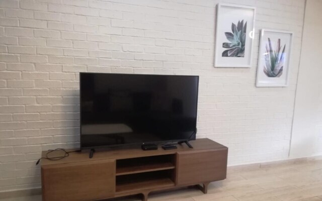 Inviting Stylish 3-bed House With Community Spaces