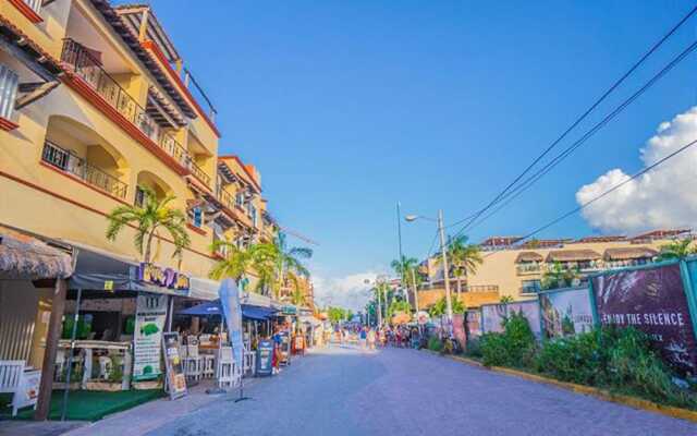 Magic, 1 block from Mamitas Beach by Tripintravel