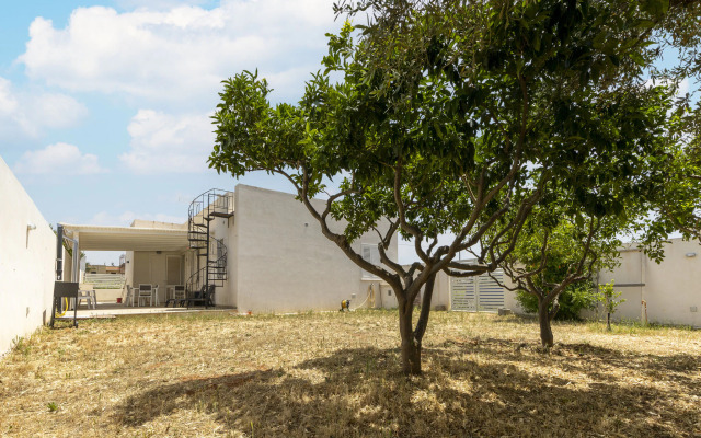 Detached villa with air conditioning