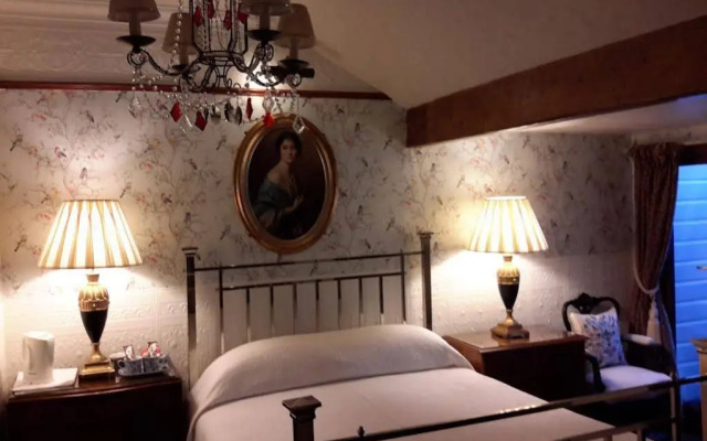 The Lonsdale Hotel