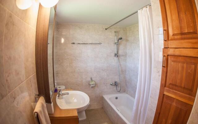 Lania Royal Oak Villa