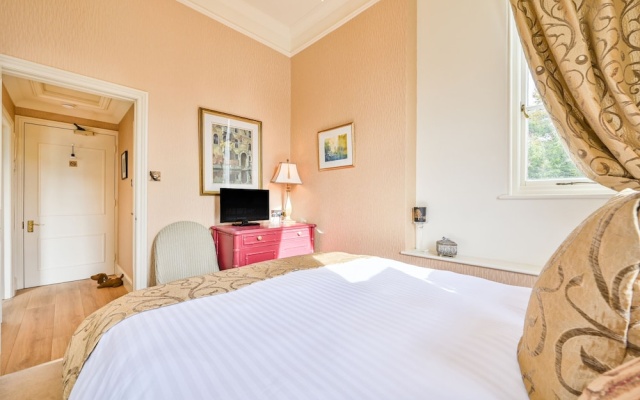 Muntham Apartment 4