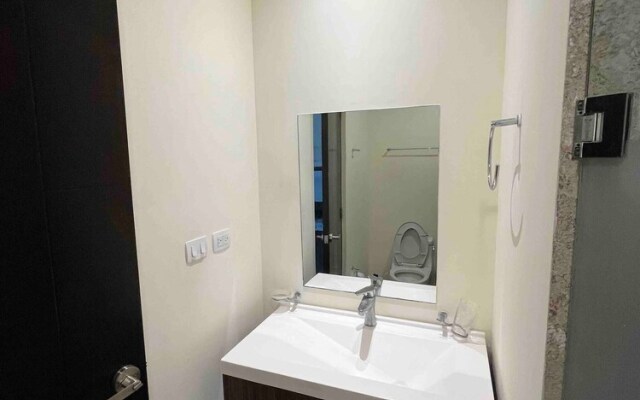 Luxurious Condo Studio 5 Minutes Beach