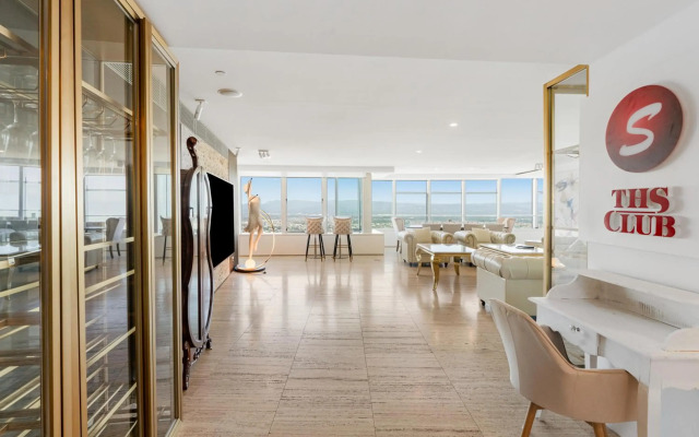 Q1 Resort & Spa