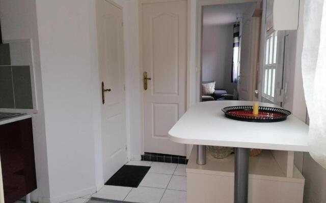 Charmante Maisonnette indépendante avec parking 5 mn Rouen