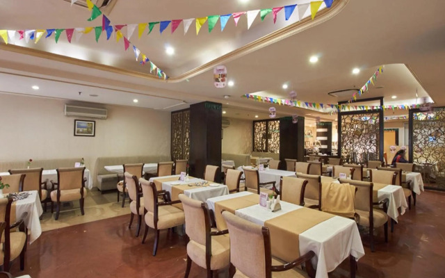 Royal Reve Hotel